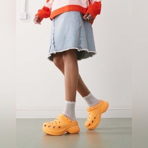 NWOB CROCS Classic Bae Perforated Platform Clogs Orangesicle Sz W7 M5